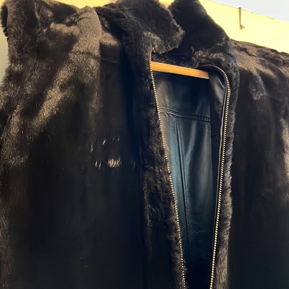 Telluride Collection Co 
Size XL black leather fur lined vest - Picture 10 of 13